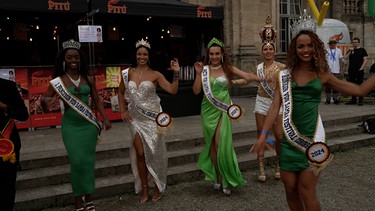Samba-Tänzerinnen beim Samba-Festival in Coburg. | Bild: BR