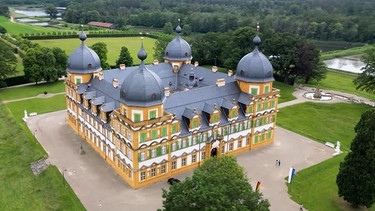 Schloss Seehof aus der Vogelperspektive. | Bild: BR