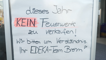 Schild mit der Aufschrift "Kein Feuerwerk zu verkaufen". | Bild: BR