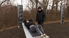 Besucherinnen im neuen Calisthenics Park in Bad Windsheim.  | Bild: BR-Studio Franken