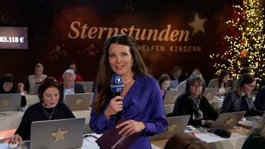 BR-Korrespondentin Sandra Jozipovic in der Spendenzentrale der Sternstunden. | Bild: BR