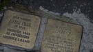 Zwei goldene Stolpersteine aus Würzburg. | Bild: BR