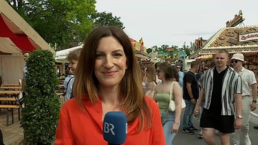 BR-Korrespondentin Alexandra Reese auf dem Würzburger Kiliani-Volksfest. | Bild: BR