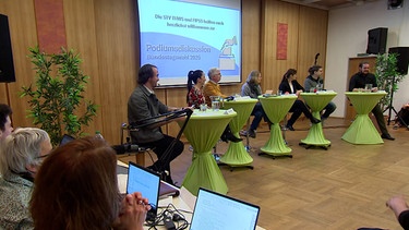 Politiker bei einer Podiumsdiskussion. | Bild: BR