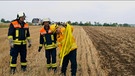 Feuerwehrmann Thorsten Sprenger (l.) bei der Waldbrand-Schulung. | Bild: BR