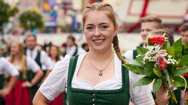 Auf dem Erntedankfestzug Fürth 2024 | Bild: Henry Lai/BR