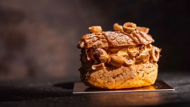 Törtchen Paris-Brest von Patissier Andreas Muschler | Bild: BR/André Goerschel