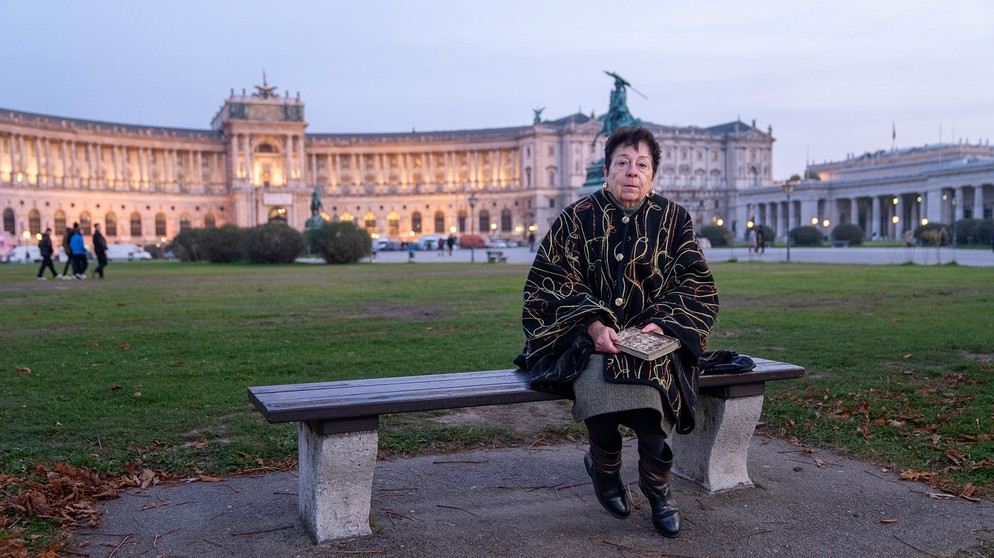 Dr. Ingrid Haslinger, Historikerin, Anglistin und Kochbuchautorin. Ihre Leidenschaft gilt dem Wiener Kaiserhof und der Wiener Küche  | Bild: BR/André Goerschel