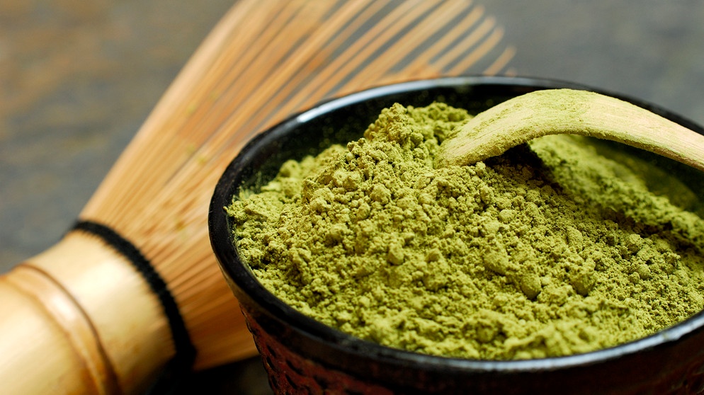 Pulver für Matcha-Tee | Bild: picture alliance / imageBROKER | Pfeiffer, J.