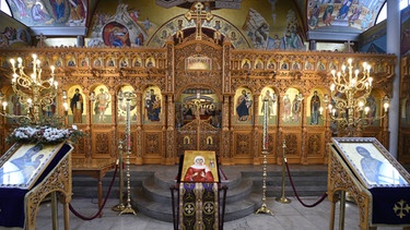 Altar der griechisch-orthodoxen Allerheiligenkirche an der Ungererstraße in München | Bild: picture alliance / SZ Photo | Catherina Hess