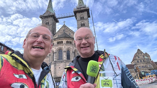 Doldi-TV in Bamberg. Das pfiffige Reporter-Duo Theo Dolores Hanfgruber (Volker Heißmann, links) und Stefan Strohstern (Martin Rassau, rechts) entdecken staunend Bamberg. | Bild: Volker Heißmann