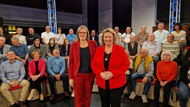 V.l.n.r.:  Christiane Benner, Erste Vorsitzende der IG Metall und Kerstin Schreyer, wirtschaftspolitische Sprecherin der CSU im Landtag. | Bild: Julius Kolb / BR