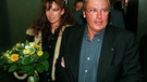 Alain Delon mit Freundin Rosalie van Breemen in Berlin bei der Verleihung des "Goldenen Bären" (1995) | Bild: picture-alliance/dpa