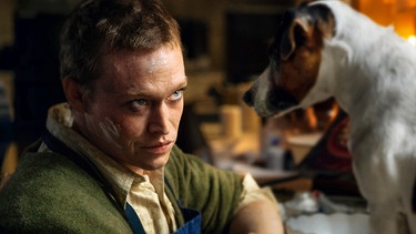 Szene aus Luc Bessons Film "Dogman" mit Caleb Landry Jones in der Titelrolle. | Bild: Capelight Pictures