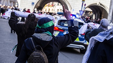 Unterstützer von Palästina und der Hamas bei einer Demo in München | Bild: picture alliance / ZUMAPRESS.com | Sachelle Babbar