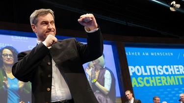 Markus Söder, Parteivorsitzender der CSU und Ministerpräsident von Bayern, beim Politischen Aschermittwoch der CSU in der Passauer Dreiländerhalle | Bild: picture alliance/dpa | Sven Hoppe