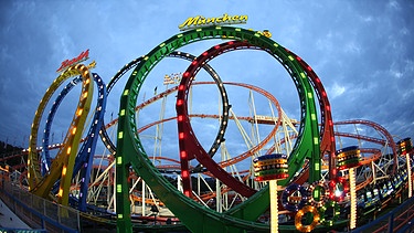 Das Fahrgeschäft Olympia-Looping auf dem Oktoberfest. | Bild: BR/Markus Konvalin