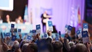 Mitglieder der AfD Bayern stimmen ab | Bild: picture alliance/dpa | Daniel Löb