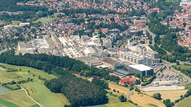 Das Schaeffler Gelaende aus der Luft | Bild: picture alliance / Peter Kneffel | Peter Kneffel