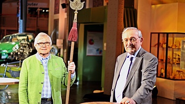 Die "Kunst + Krempel"-Experten für Militaria, Uniformen, Orden und historische Waffen: Jan Kube und Dr. Johannes Willers im Nürnberger "Museum Industriekultur" | Bild: BR