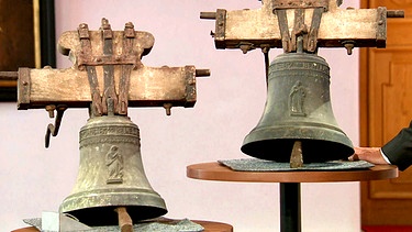 Die beiden Hauskapellenglocken läuteten bis zur Bombardierung des Ödhofs, 1944, in Freilassing. Hatte kein Geringerer als der Salzburger Metall- und Glockengießer Benedikt Eisenberger diese Glocken gebaut? Geschätzter Wert: 1.000 bis 2.000 Euro | Bild: BR