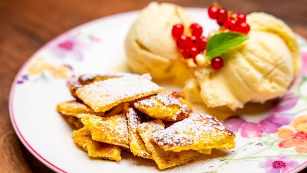 Die Nachspeise von Katharina Förg aus Schwaben: Kaiserschmarrn mit selbstgemachtem Vanilleeis. | Bild: BR/megaherz GmbH/Moritz Sonntag