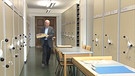 Prof. Dr. Jürke Grau in der Forschungsabteilung des Botanischen Gartens München | Bild: BR