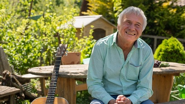 Claus Angerbauer in seinem Garten in Weßling | Bild: BR/Marie Wald