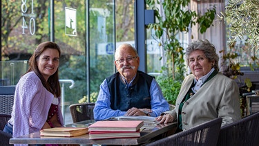 Wiggerl Hagn mit Ehefrau Christa und Tochter Stephanie Spendler. | Bild: BR/Paul-Georg Busse