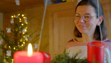 Advent, Advent. Bei Barbara Birk auf dem Birkhof im Allgäu brennt die vierte Kerze schon. | Bild: BR/isarflimmern fernsehproduktion GmbH/cutflow GmbH/Robert Eckert