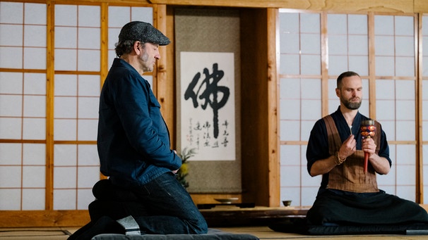 Schmidt Max und Piet Julius, Meditationsmeister, im Zen-Kloster in Buchenberg. | Bild: BR/south & browse GmbH/Schelke Bonnetsmüller