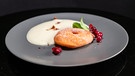 Apfel-Beignets mit Madeira-Zabaione, Cranberrys und Nüssen von Björn Freitag und Thomas Martin. | Bild: WDR/2Bild TV.Events & Media GmbH/Christopher Nußbaumer