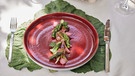 Der Gruß aus der Küche: Asiatisches Rindertataki mit süß-sauer eingelegtem Gemüse. | Bild: BR/megaherz gmbh/Philipp Thurmaier