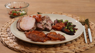 Die Hauptspeise von Leonie Froböse aus dem Teutoburger Wald: Schweinerücken, Secreto-Steak-Streifen & Smashed Potatoes.  | Bild: WDR/BR/megaherz gmbh/Melanie Grande