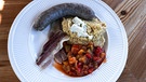 Polenta mit Wurst und Gemüse. | Bild: BR/Action Film/Hartmann Seeber