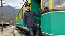 Moderator Dominik Glöbl als Lokführer der Höllentalbahn. | Bild: BR/Constantin Entertainement/Mario Becher