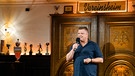 Ralf Winkelbeiner, der Newcomer aus Oberbayern, der mit seinem trockenen Humor den Wahnsinn des Alltags durchleuchtet. | Bild: BR/Vera Johannsen