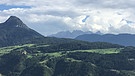 Blick vom Balkon der Tenne auf den Rosengarten. | Bild: BR/Felix Kempter