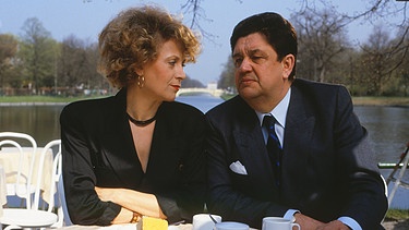 Moosgruber (Max Grießer) und Cordula (Ilse Neubauer) | Bild: BR/Neue Münchner Fernsehproduktion/Neue Münchner Fernsehproduktion