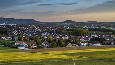 Neumarkt in der Oberpfalz bei untergehender Sonne. | Bild: stock.adobe.com/Andy Ilmberger