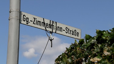 29.07.2024, Eslarn - Die Georg-Zimmermann-Straße soll gegen den Willen der Anwohner umbenannt werden. | Bild: BR/Margit Ringer