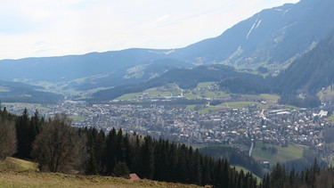 Blick auf die Gemeinde Kronberg in Viechtach im Frühjahr. | Bild: stock.adobe.com/Juergen