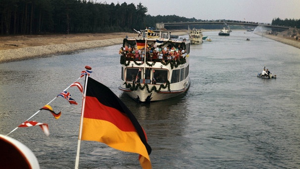 Passagierschiffe auf dem Rhein-Main-Donau-Kanal | Bild: picture-alliance/dpa