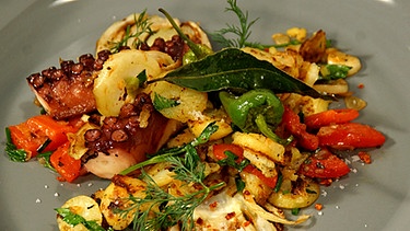 Kartoffel-Knoblauch-Gröstl mit Pulpo und Pimientos de Padrón | Bild: BR / Frank Johne