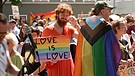 Parade zum ersten Christopher Street Day in Landsberg | Bild: BR/ Sandra Wiest