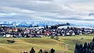 Der Markt Scheidegg hat zum zweiten Mal den European Energy Award bekommen - ein Preis für Gemeinden, die mit innovativen Projekten Energie sparen. | Bild: BR / Susanne Ilse