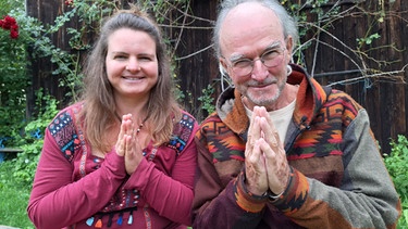 Tanja Kaller und Roland Nyanabodhi geben Meditationskurse auf youtube.   | Bild: BR