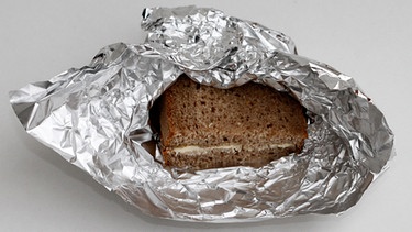 Butterbrot in Aluminium  | Bild: picture-alliance/dpa