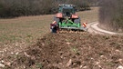 Bodenschutz: Felder bearbeiten ohne Pflug | Bild: BR