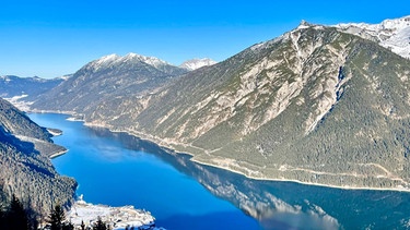 Winter am Achensee: Der Achensee liegt auf einer Höhe von 900 Metern und ist der größte See Tirols. | Bild: BR